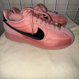 Nike Cortez Basic TXT GS 'Valentine's Day' sneakers
